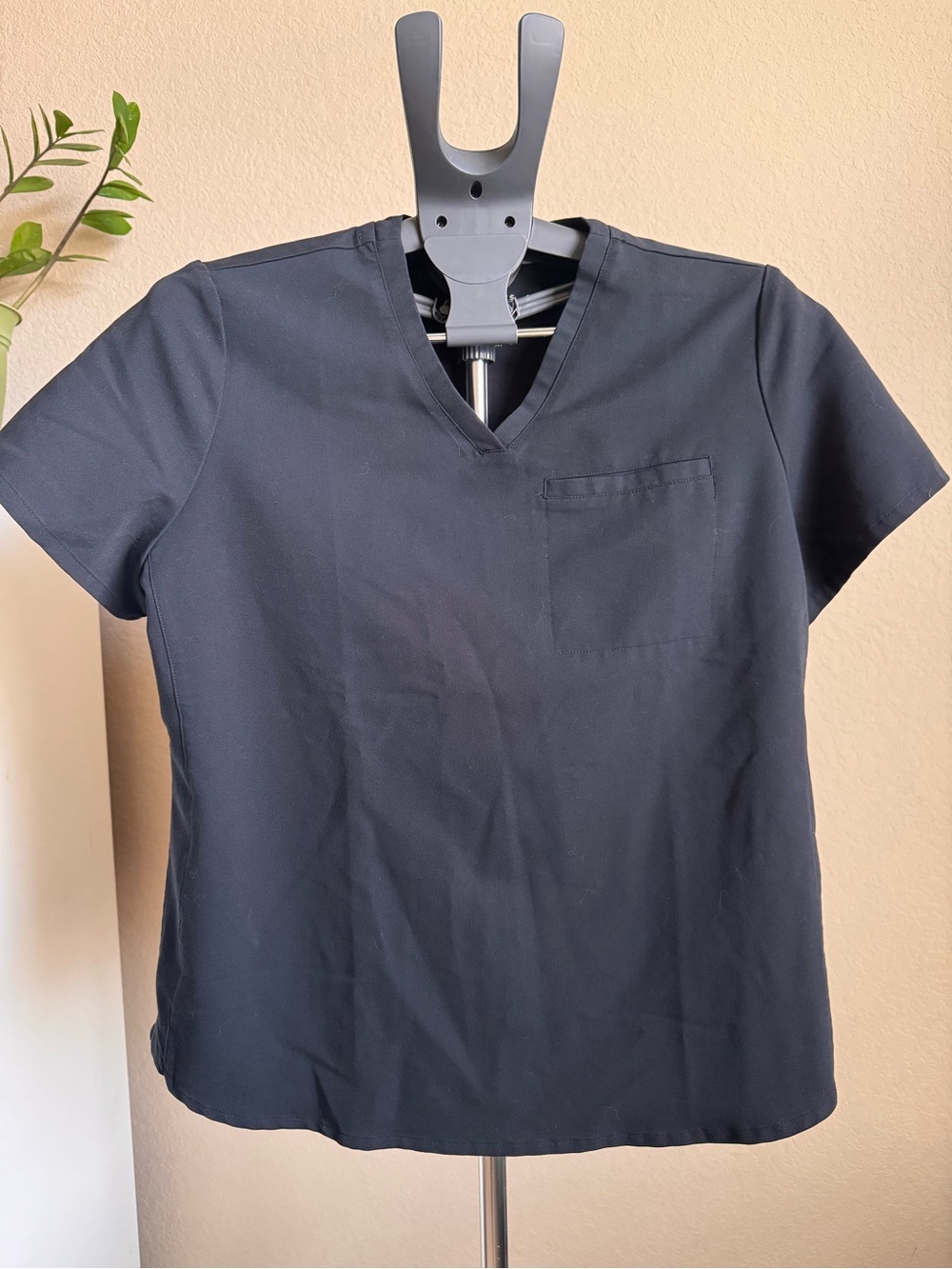Fabletics Black V-Neck Short Sleeve Scrub Top